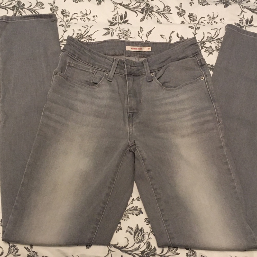 Levi’s Mid-rise gray wash skinny jeans, 27